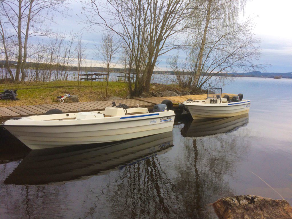 Harbour and rental boats. 1 minute walk from the Lodge.