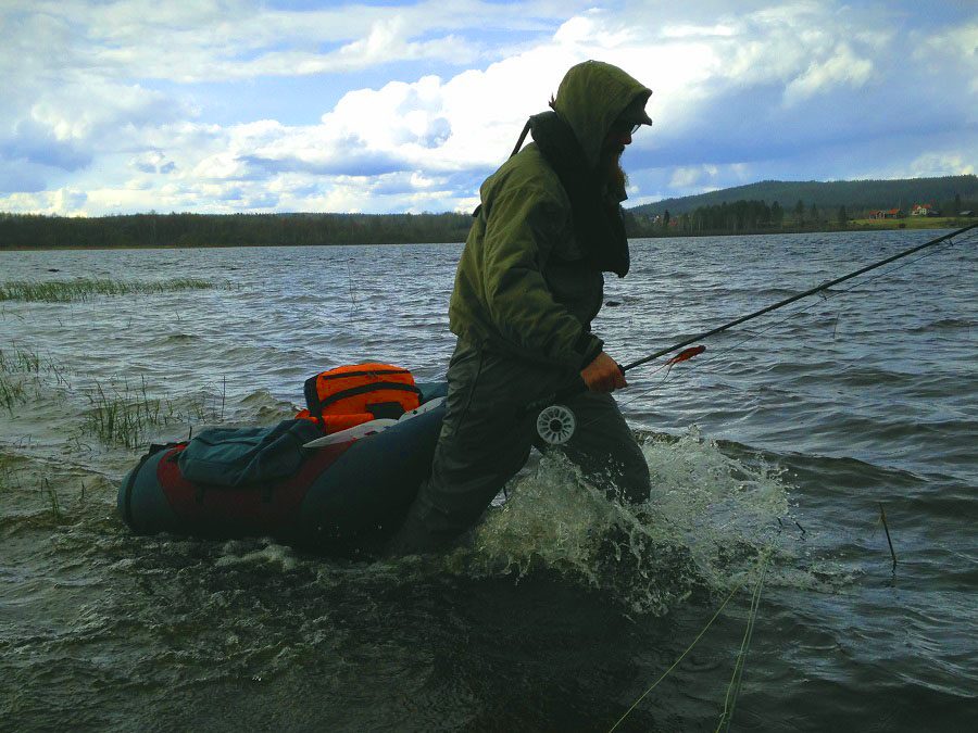Fims guide Benny on the way to the spot for flyfishing from belly boat!