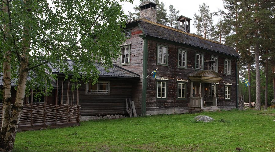 Mainbuilding at Jössebo Vildmarkscamp. This camp has an on interest culture history and also an well preserved history style!